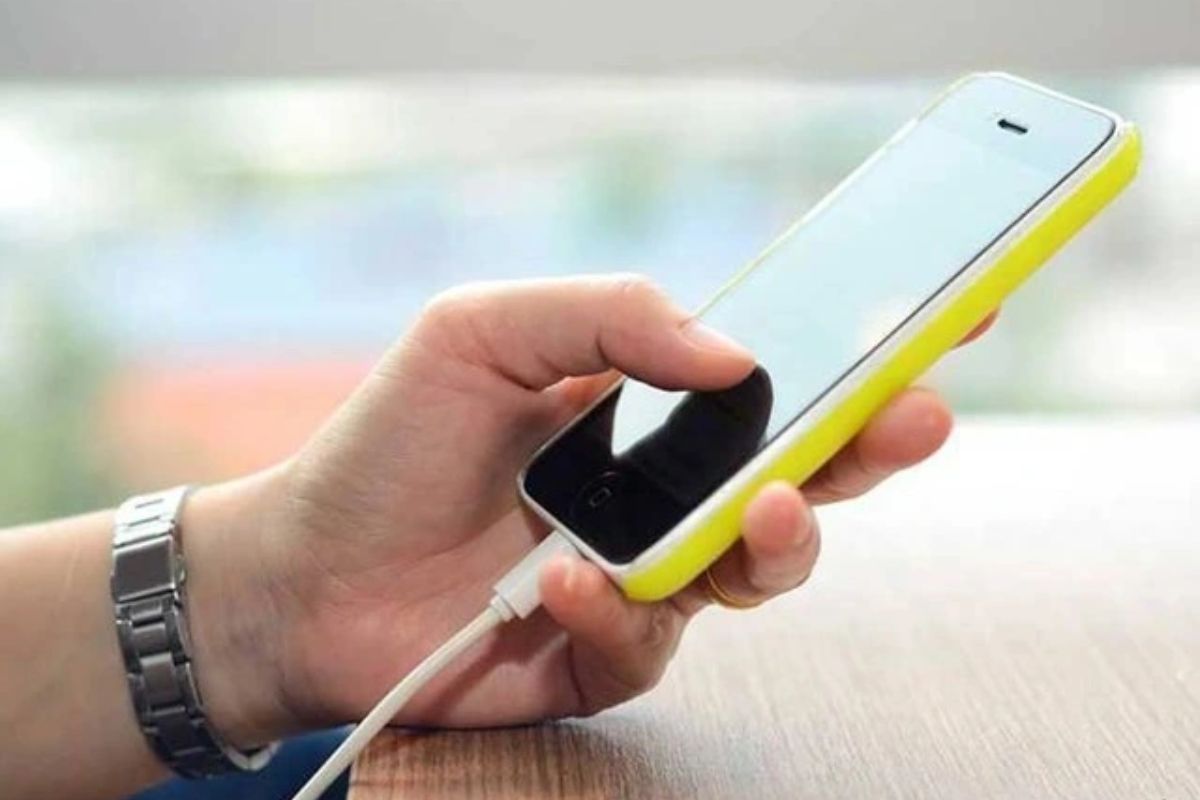 Không nên để pin cạn rồi mới sạc Không nên để pin cạn rồi mới sạc