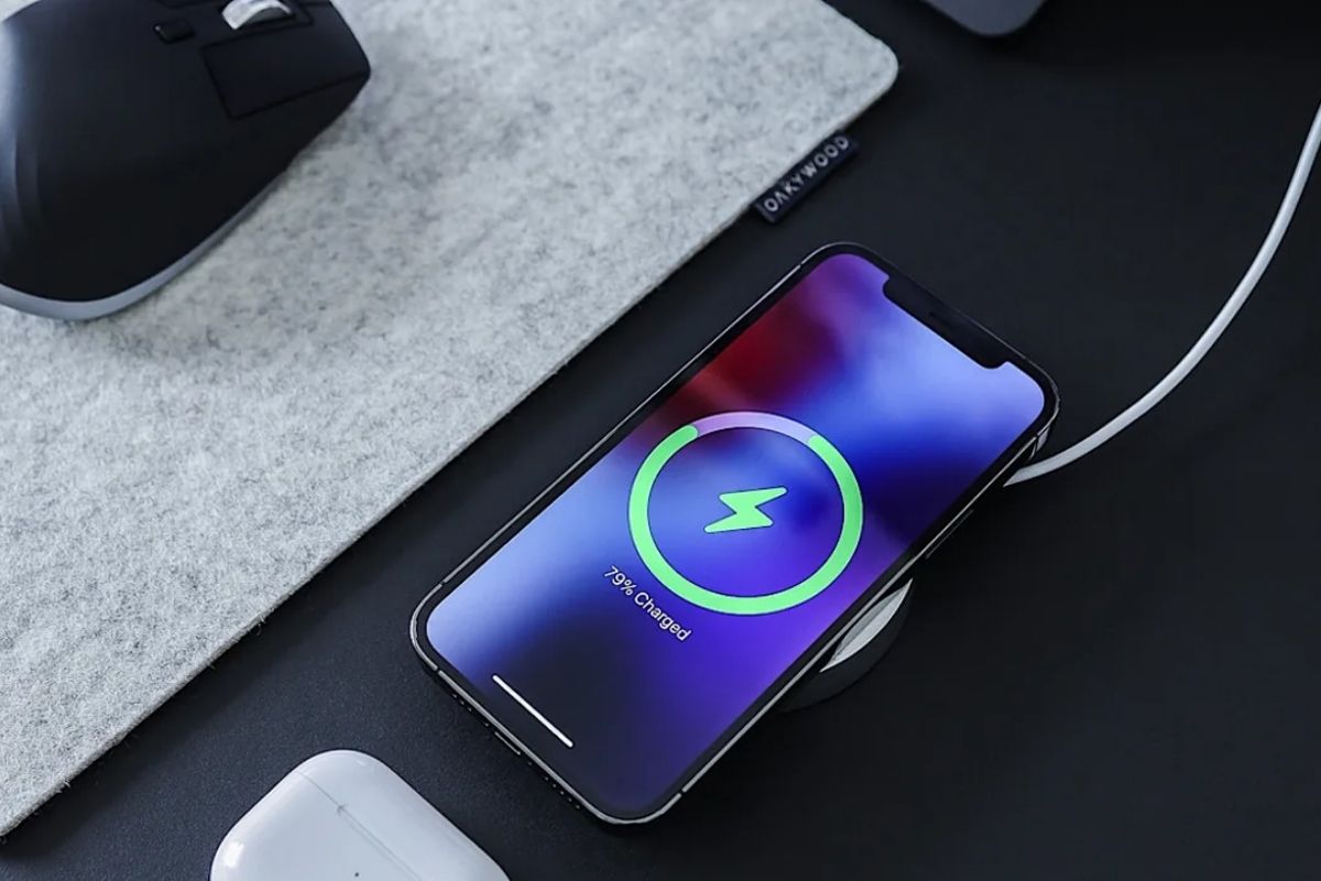 Cách khắc phục iPhone qua đêm bị tụt pin bằng cách bỏ thói quen sạc qua đêm Cách khắc phục iPhone qua đêm bị tụt pin bằng cách bỏ thói quen sạc qua đêm